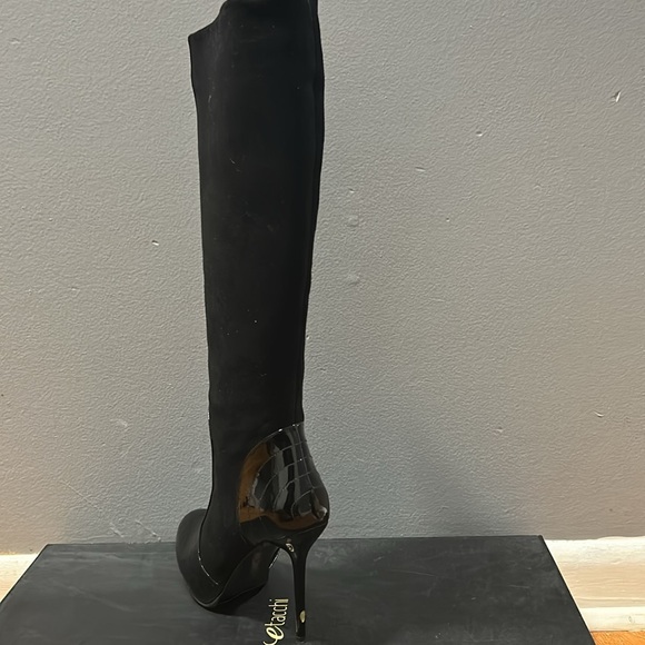 Booths - Picture 3 of 5